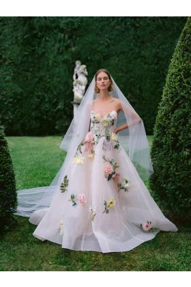 2025-2026秋冬纽约MoniqueLhuillier婚纱礼服女装发布会