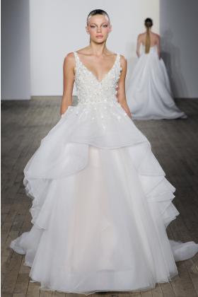 2019秋冬纽约《Blush by Hayley Paige》婚纱礼服发布会