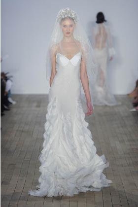 2019秋冬纽约《Inbal Dror》婚纱礼服发布会