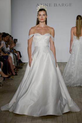 2019秋冬纽约《Anne  Barge》婚纱礼服发布会
