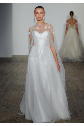 2019秋冬纽约《Lazaro》婚纱礼服发布会