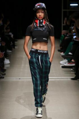 2019春夏东京《Nerdunit》女装发布会