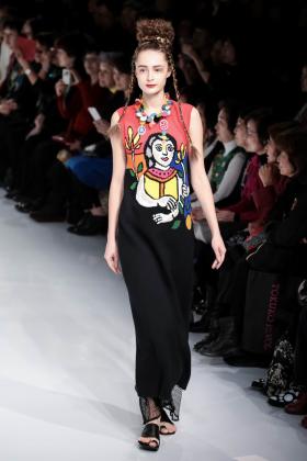 2019春夏东京《Tokuko 1er Vol》女装发布会