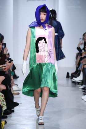 2019春夏首尔《Moon Lee》女装发布会