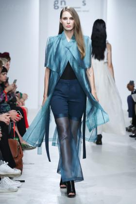 2019春夏首尔《C-Zann E》女装发布会