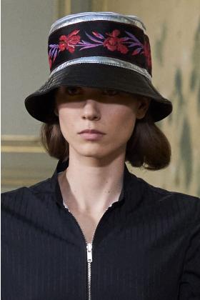 2021-2022季度女装时装周品牌帽子新款发布会