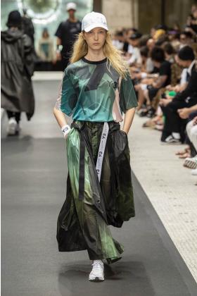  2019春夏巴黎《y-3》女装发布会