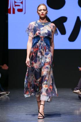 2019春夏迪拜《Xin Si Lu》女装发布会