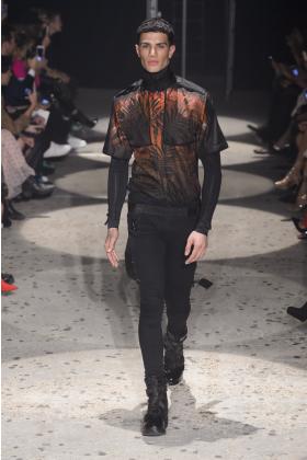 2018春夏《Julien macdonald》男装伦敦时装周走秀高清图片