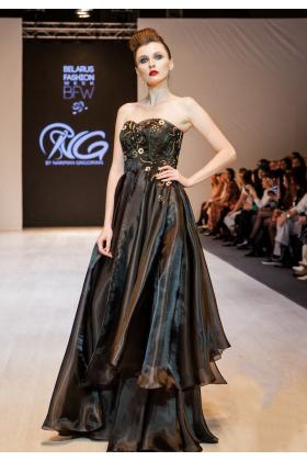 2019春夏白俄罗斯《Nariman Grigoryan》女装发布会