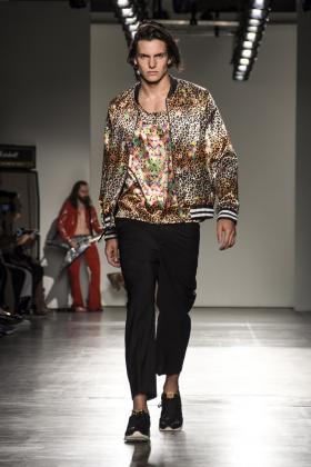 2018春夏《Ricardo seco》男装纽约时装周走秀高清图片