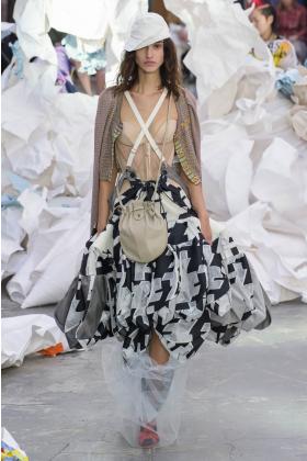 2019春夏巴黎《vivienne-westwood》女装发布会