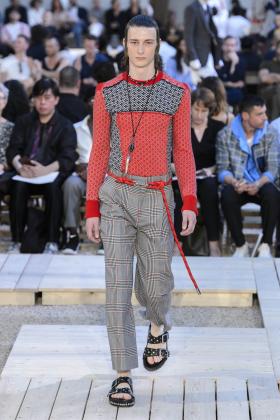 2018春夏《Alexander-mcqueen》男装巴黎时装周走秀高清图片