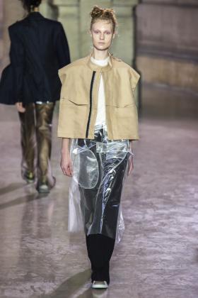 2019春夏巴黎《moon-young-hee》女装发布会