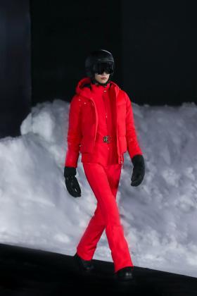 2025-2026秋冬全球女装秀场棉服羽绒服系列款式图