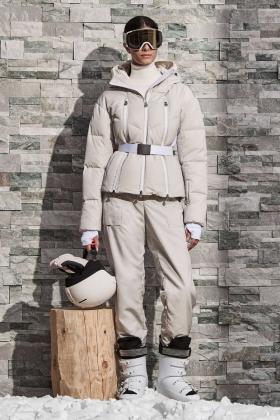 2025-2026秋冬全球女装秀场棉服羽绒服系列款式图