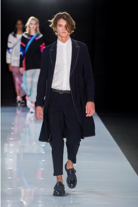 2018春夏《Emporio armani》男装伦敦时装周走秀高清图片