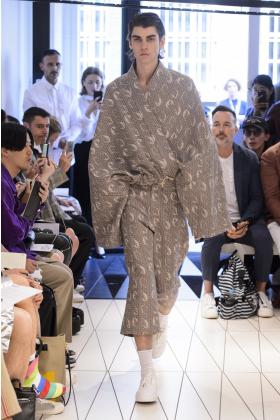 2018春夏《Chalayan》男装伦敦时装周走秀高清图片