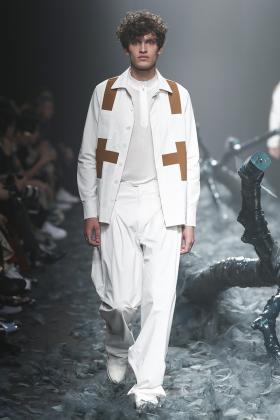 2019春夏上海《Wan Hung》男装发布会