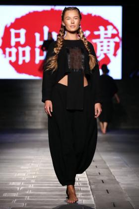 2019春夏迪拜《Huang Jia》女装发布会