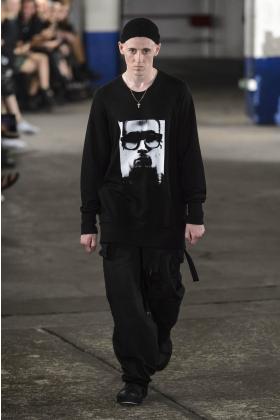 2018春夏《julius》男装巴黎时装周走秀高清图片