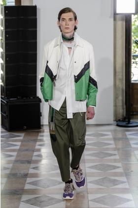 2018春夏《valentino》男装巴黎时装周走秀高清图片