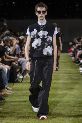 2018春夏《dior》男装巴黎时装周走秀高清图片
