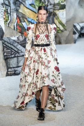 2019春夏巴黎《alexander-mcqueen》女装发布会