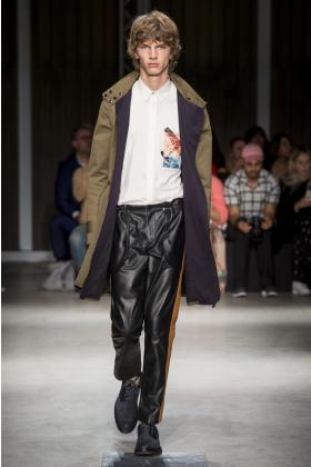 2018春夏《Trussardi》男装米兰时装周走秀高清图片