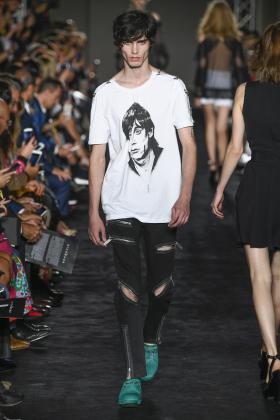 2018春夏《John richmond》男装米兰时装周走秀高清图片