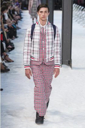 2018春夏《Moncler gamme bleu》男装米兰时装周走秀高清图片