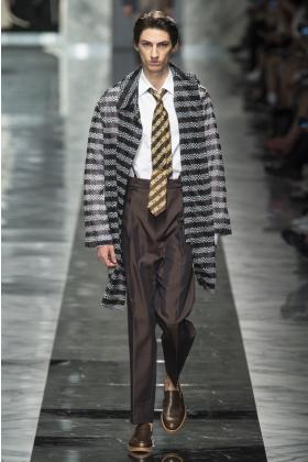 2018春夏《Fendi》男装米兰时装周走秀高清图片