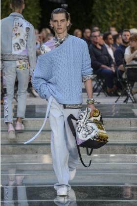 2018春夏《Versace》男装米兰时装周走秀高清图片