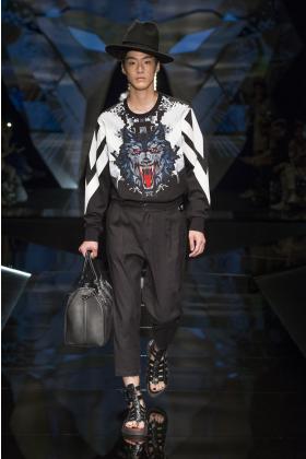 2018春夏《Wolf totem》男装米兰时装周走秀高清图片