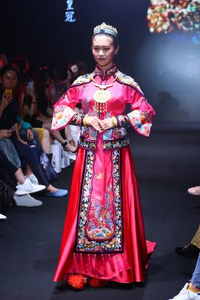 2019春夏上海《Huamum Shen》女装发布