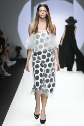 2019春夏上海《ZhangShuai》女装发布会